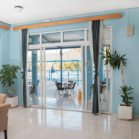 Oasis Aparthotel 3*