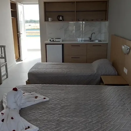 Oasis Aparthotel 3*