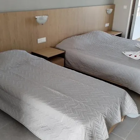 Oasis Aparthotel 3*