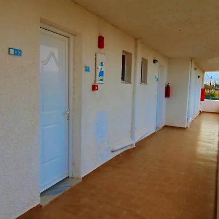 Oasis Aparthotel 3*
