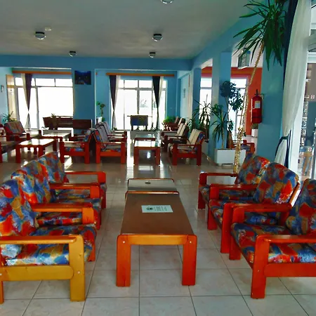 Oasis Aparthotel 3*