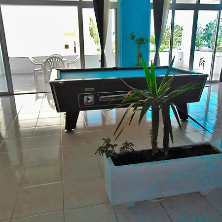 Oasis Aparthotel 3*
